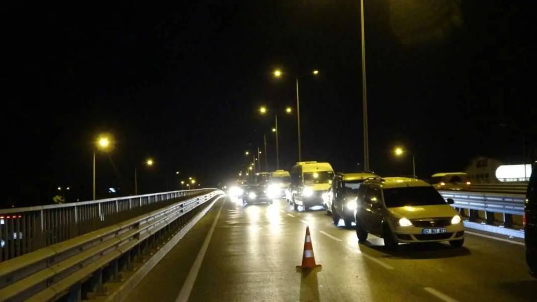 Manavgat’ta Pikabın Kamyona Girdiği Kaza Trafiği Felç Etti! 4